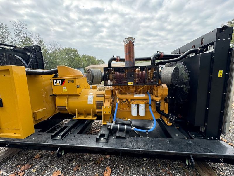 2011 CAT C18 600kW Diesel Generator Set – Tier 2, EMCP 3.2, Low Hours, 1200A Breaker