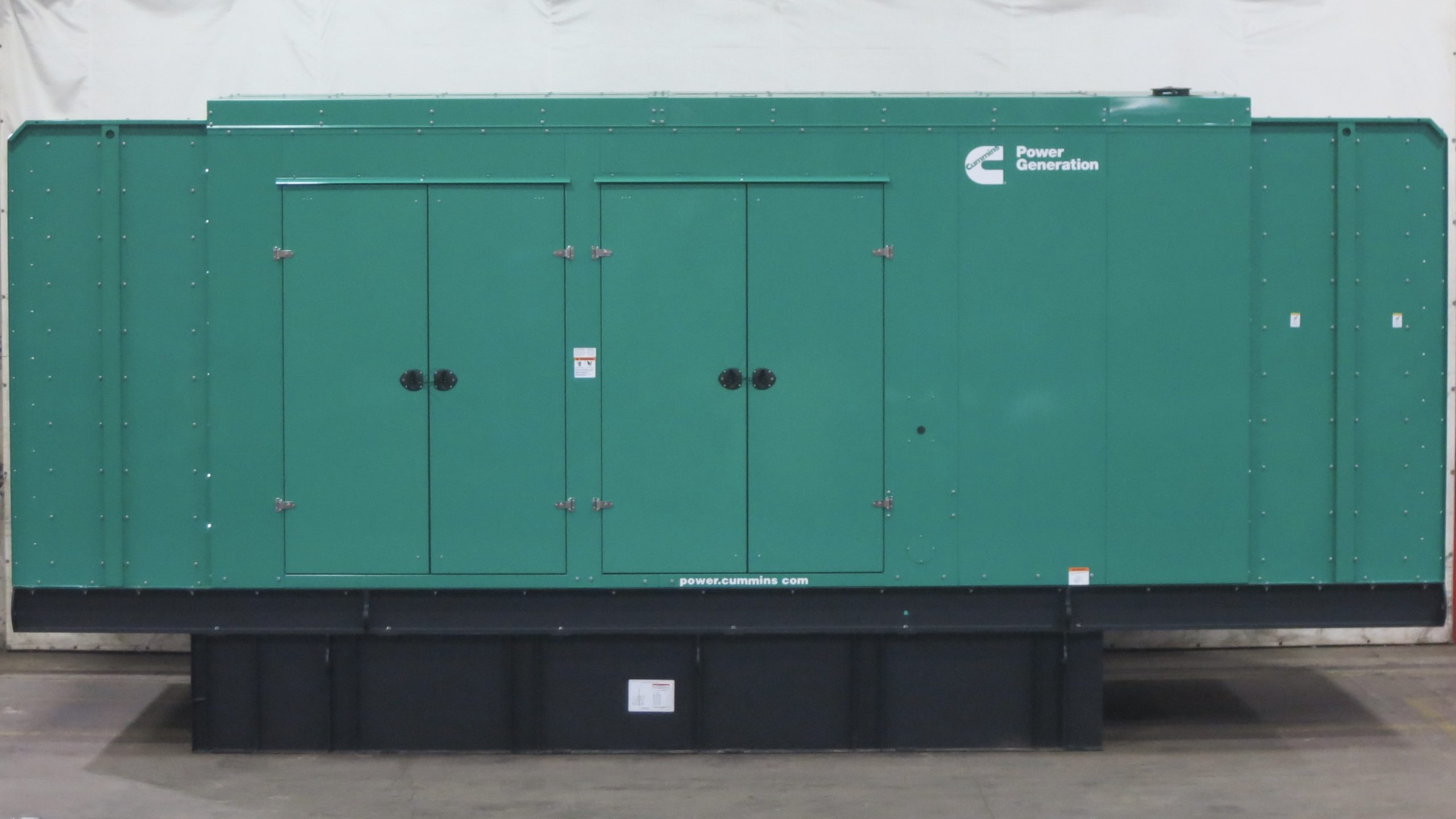 2025 Cummins DQCB 750kW Diesel Generator Set – Tier 2, UL142 Fuel Tank, Sound Enclosure, 0 Hours