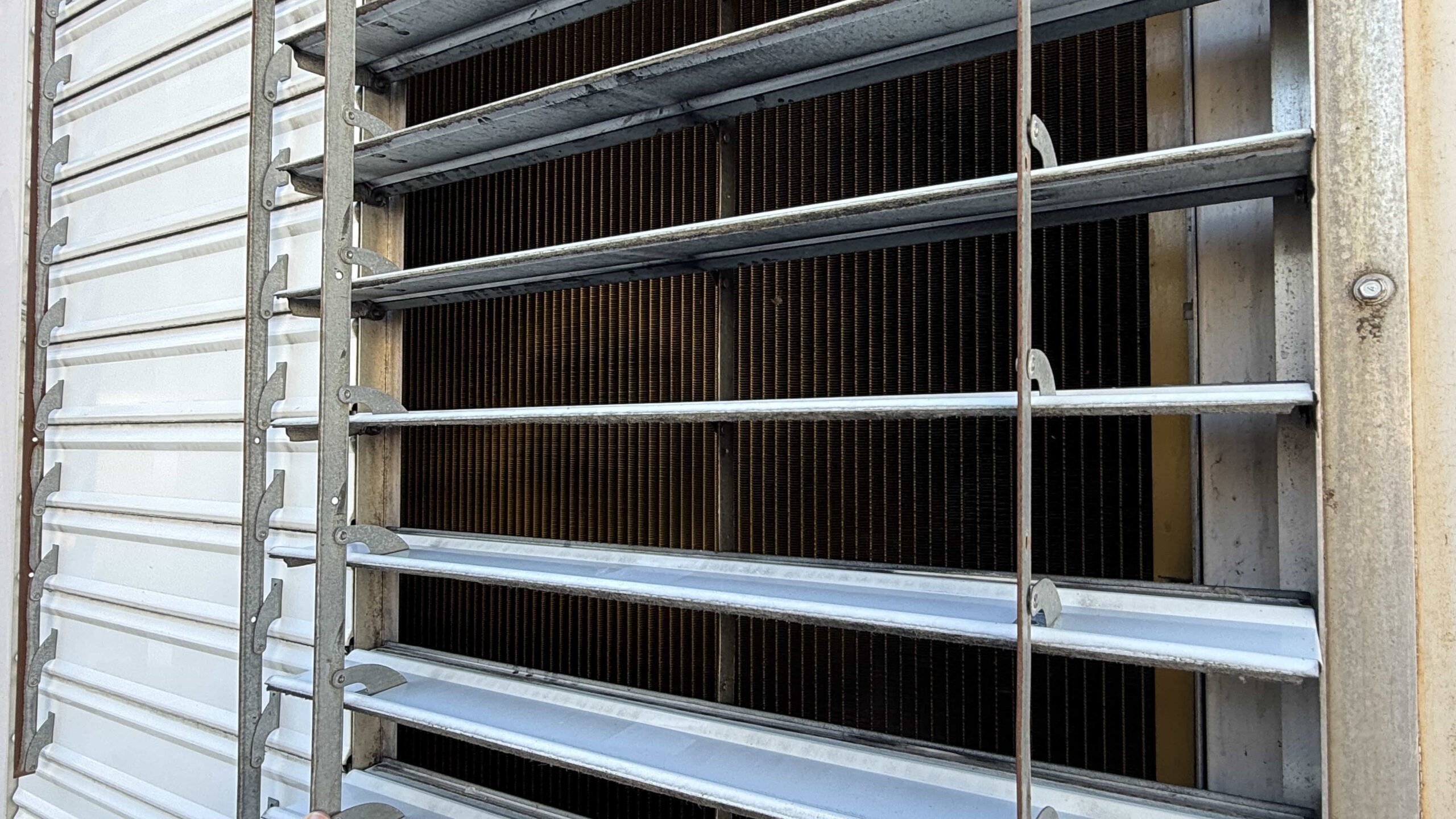 1999-CAT-3412-600kW-Radiator-Louvers-IMG_0236.jpg-scaled