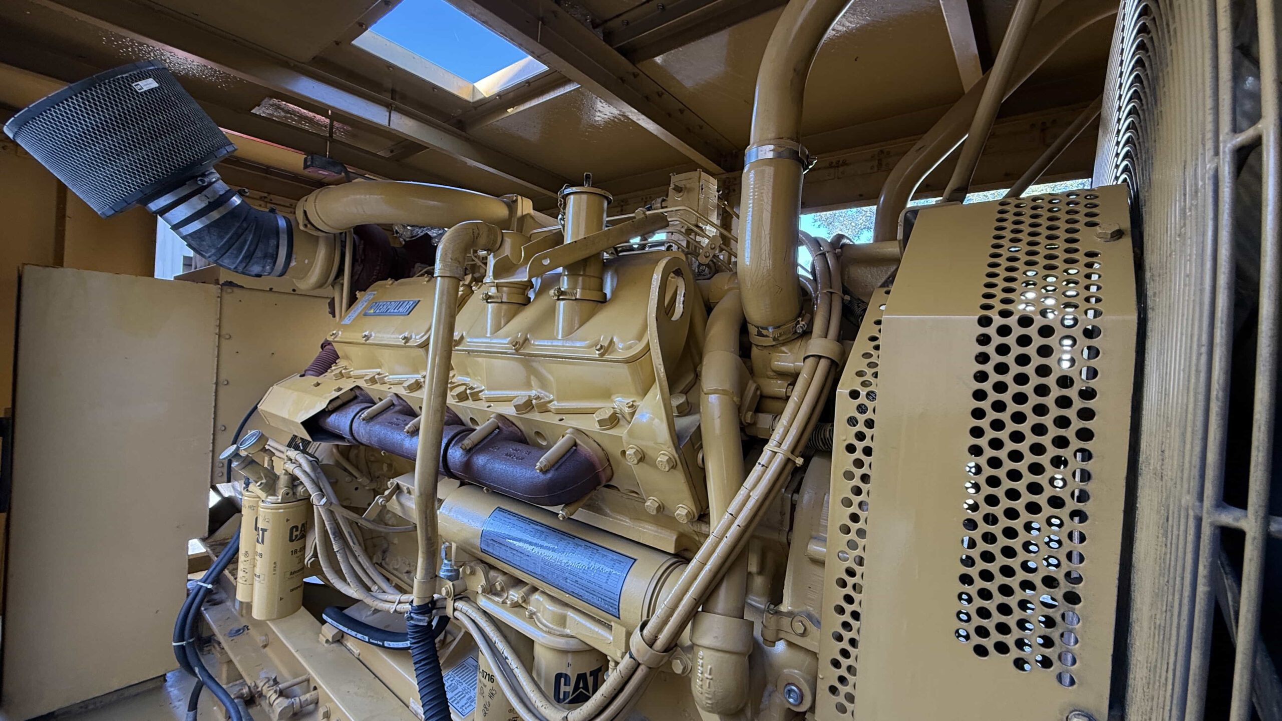 2000-CAT-3412-800kW-Engine-Left-Side-View-IMG_0274-scaled