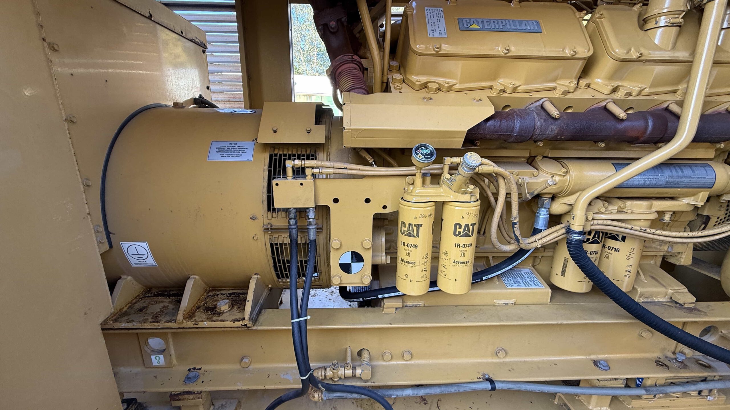 2000-CAT-3412-800kW-Fuel-Filters-and-Alternator-Close-Up-IMG_0267-scaled