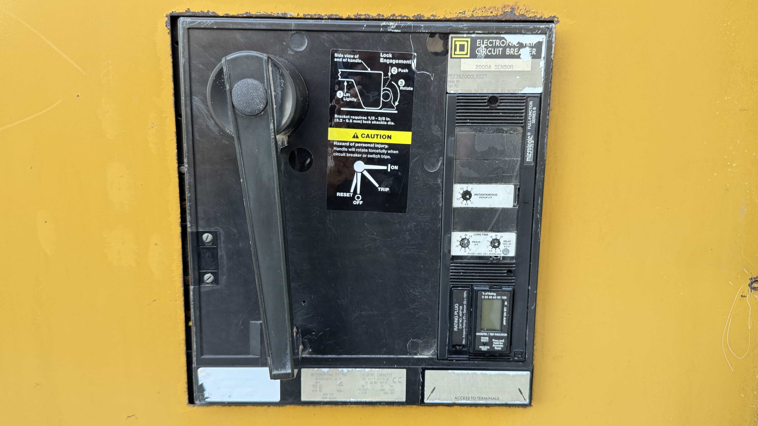 2000-CAT-3412-800kW-SquareD-Breaker-Handle-Assembly-IMG_0257-scaled